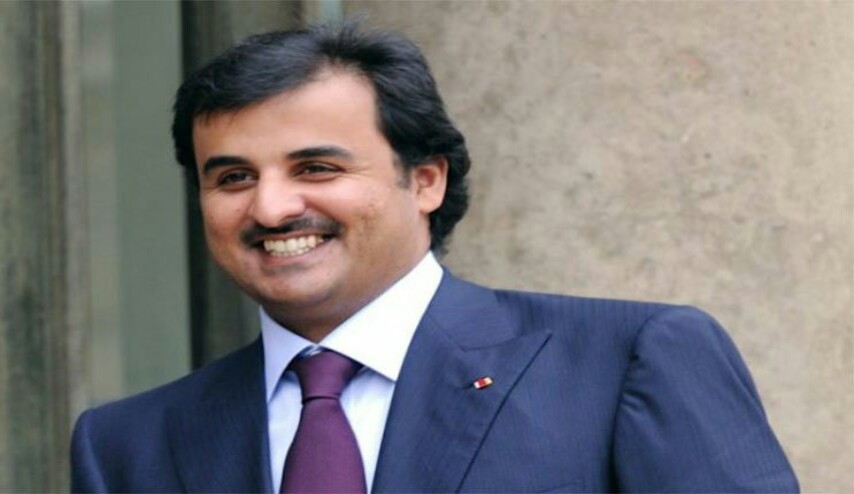 شاهد..امير قطر يشاهد مباراة البرازيل والمكسيك بالمعلب..من الى جانبه؟