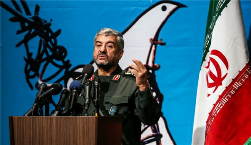 اللواء جعفري: واجب الحرس صيانة الثورة الاسلامية