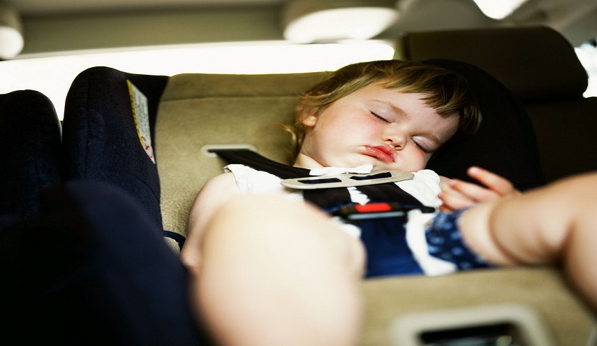 تركوا طفلهم ذو 18 شهراً بالنجف في السيارة وحدث له شيء صادم !!