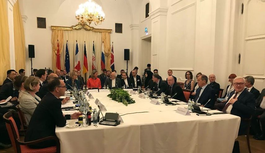 اتفاق بين ايران ومجموعة الخمسة على مواصلة المحادثات