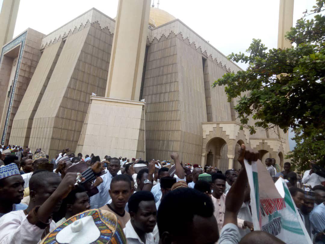 إحتجاجات في أبوجا للمطالبة بالإفراج عن الشيخ الزكزكي (صور)