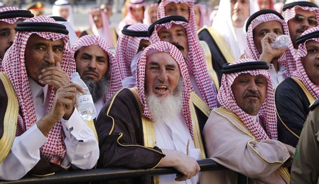 انتقاد تند مجري وهابي به فتواهاي عجيب علمايشان +فيلم