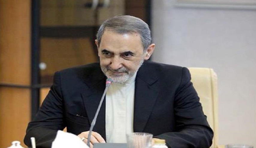  ولايتي غدا إلى موسكو لتسليم رسالة الامام الخامنئي إلى بوتين 