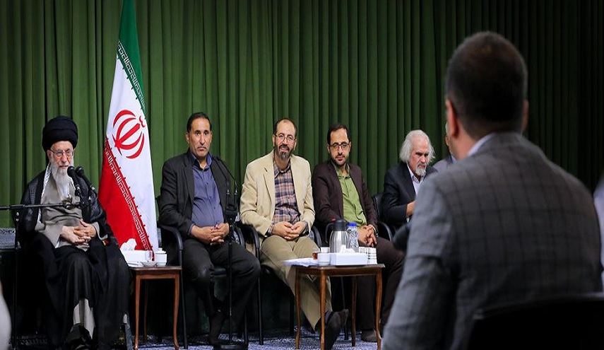 من وصايا الإمام الخامنئي دام ظله... لننظم أشعارا ذاخرة بالمعرفة