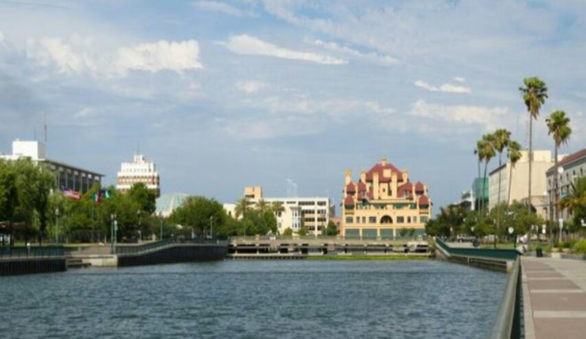 هذه المدينة تعطي 500 دولار شهرياً لساكنيها