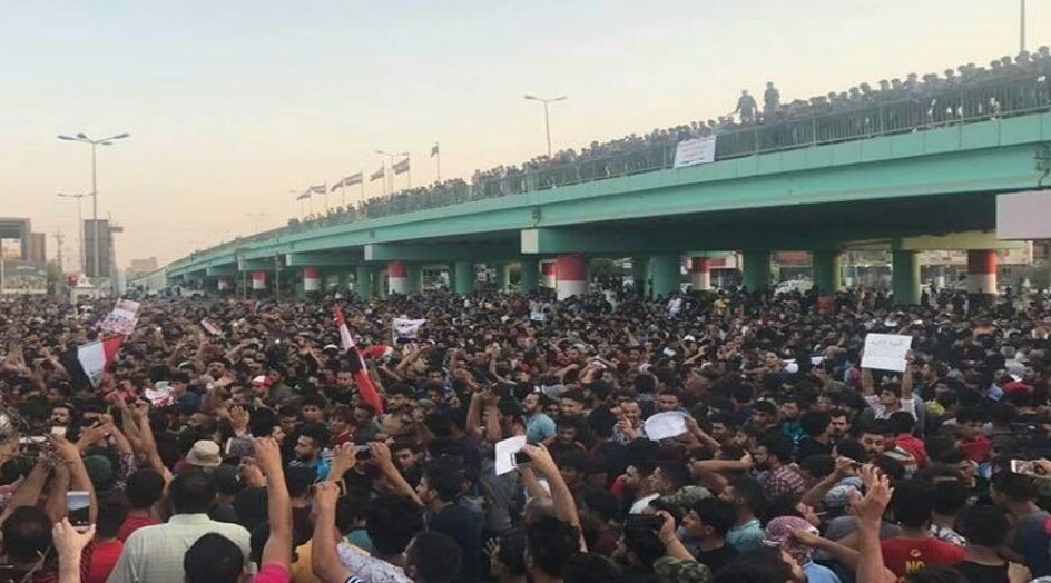 بالصور: احتجاجات في النجف وميسان.. فرض حظر على التجوال في النجف