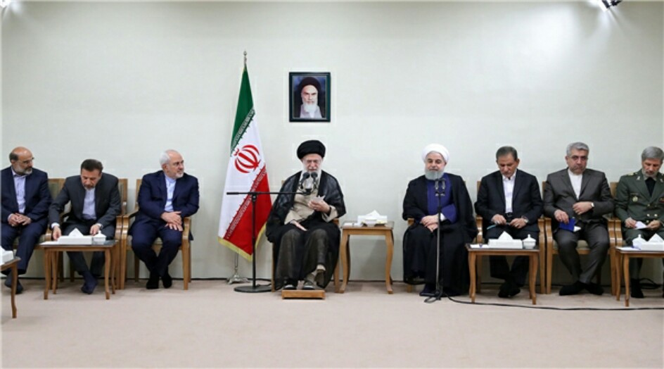 قائد الثورة: ايران قادرة على تخطي المشاكل الاقتصادية