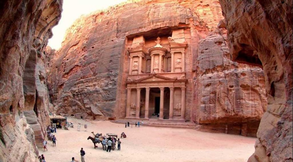 الأردن يعفي المستوطنين الصهاينة من تأشيرات الدخول