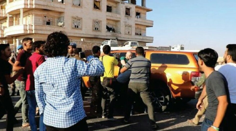 أهالي الباب يطردون الحريري رغم حماية الاحتلال التركي!