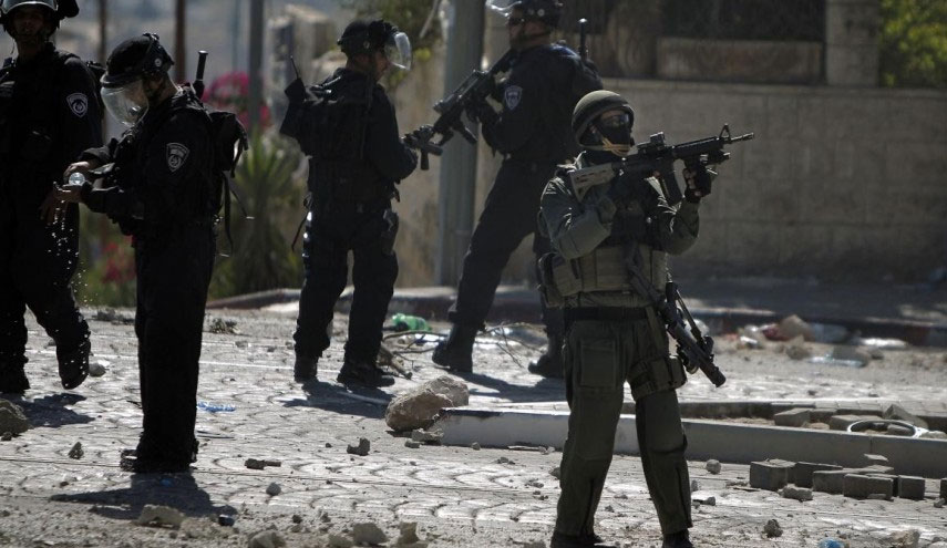 حملة اعتقالات ومداهمات في مناطق متفرقة بالضفة الغربية
