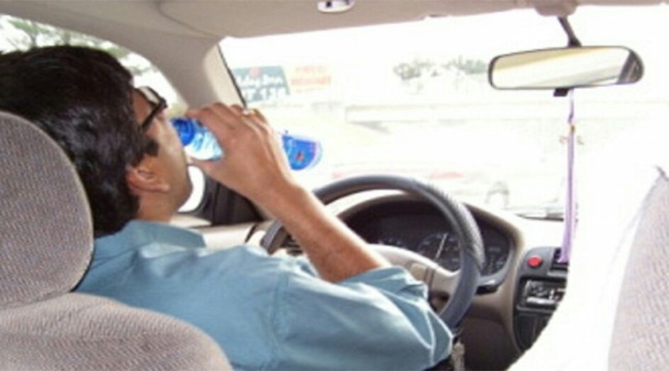 لاتنسوا شرب المياه أثناء القيادة... اليكم الأسباب!