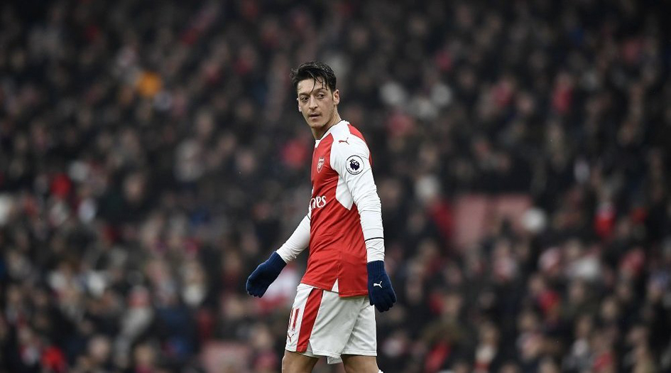 انتقادات "لاذعة" من رئيس "بايرن ميونخ" لأوزيل... "لاعب أحمق"