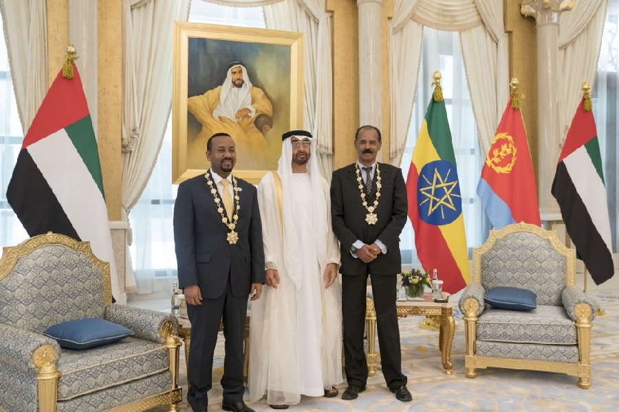 جنایتکارانی که نقش صلح طلب را بازی می کنند