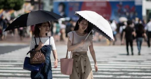 صدق أو لا تصدق... الحر يفتك بالعشرات في اليابان