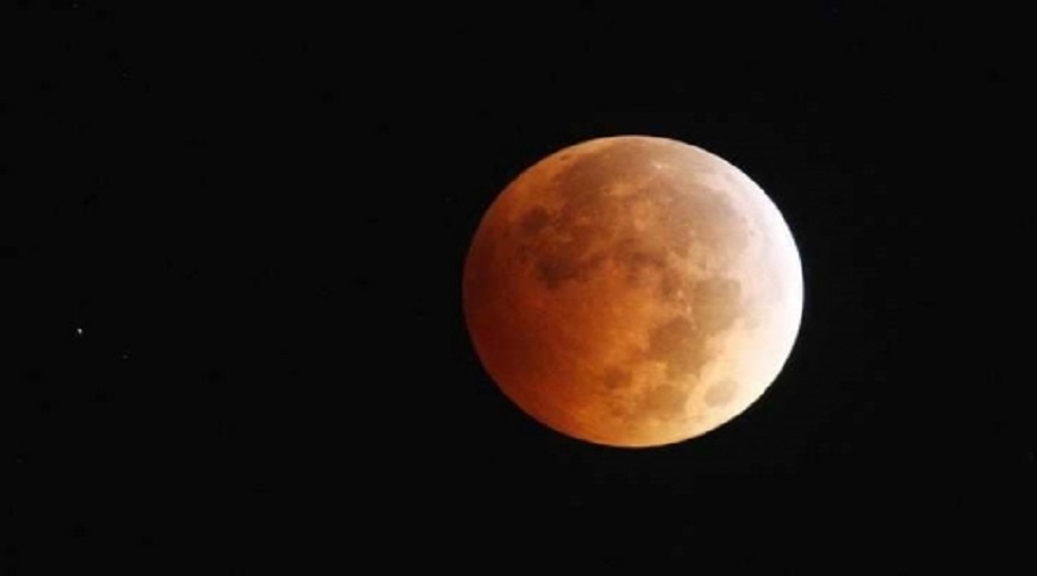  قمر الدم.. أفضل مواعيد لمشاهدة ظاهرة القرن في الدول العربية
