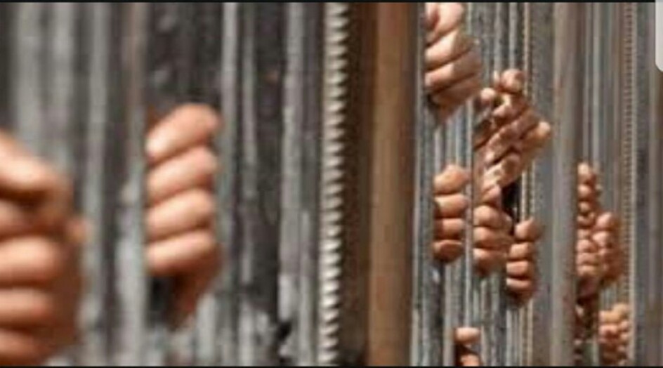 رسالة مكتوبة بخط اليد من ضحية تعذيب في البحرين!