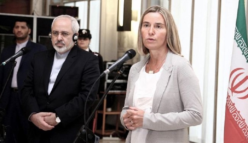 ظريف وموغريني يناقشان الاتفاق النووي في سنغافورة