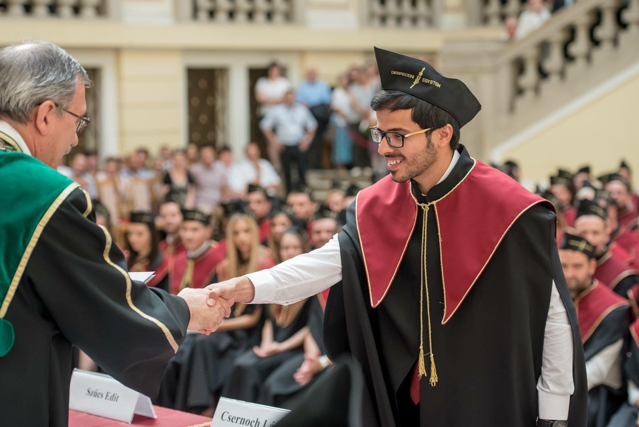 طالب عراقي يرفع أسمه بلاده عاليا في أوروبا