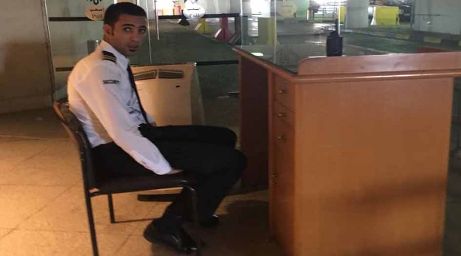 كاتبة كويتية تهاجم عاملاً مصرياً يقرأ القرآن.. ومغردون يردون عليها