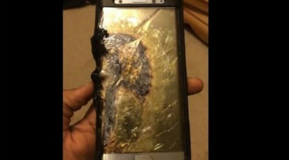 هذه الأسباب تؤدي لاحتراق هاتفك فجأة وأنت بالطائرة!