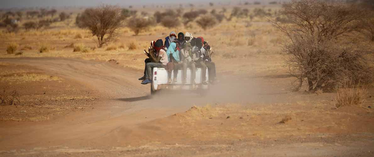 إنقاذ 128 مهاجرا بينهم نساء وأطفال قرب الجزائر 