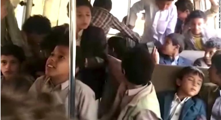 آخرين عكس دانش‌آموزان يمني