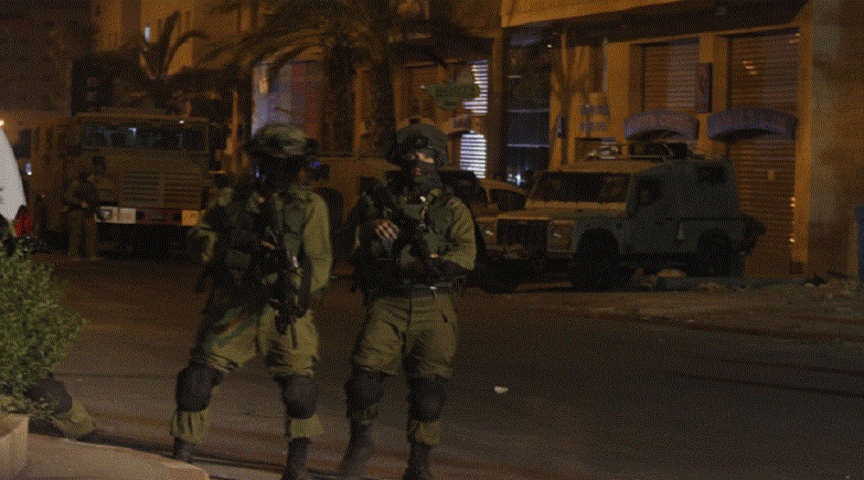 الاحتلال يعتقل 15 مواطنًا من الضفة الغربية بينهم صحفي