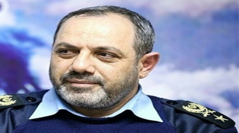 العميد حاجي زادة يهنئ العميد نصير زادة بتعيينه قائدا لسلاح الجو الايراني