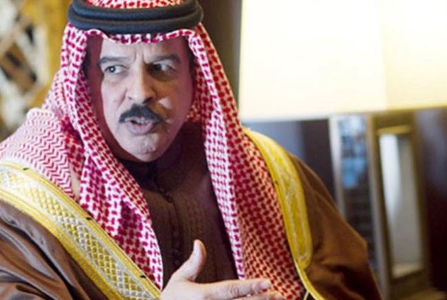 كاتب قطري يهاجم ملك البحرين..