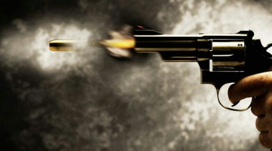 سبب غريب يدفع رجلا لإطلاق النار على كل امرأة تقود سيارة