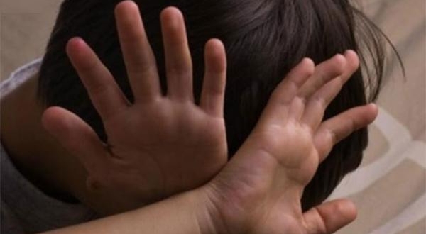 جريمة مروعة.. مقتل طفل يتيم خنقاً ورميه بكيس في بيت مهجور