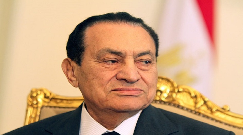 كرسي مبارك في أحدث صوره يثير جدلا.. وعلاء غاضب