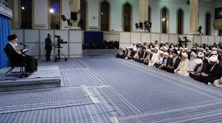 بالصور.. أولى محاضرات الإمام الخامنئي في درس بحث الخارج في الفقه