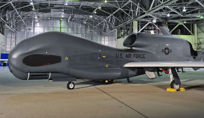 طائرة تجسس استراتيجية أمريكية يبتلعها البحر المتوسط..