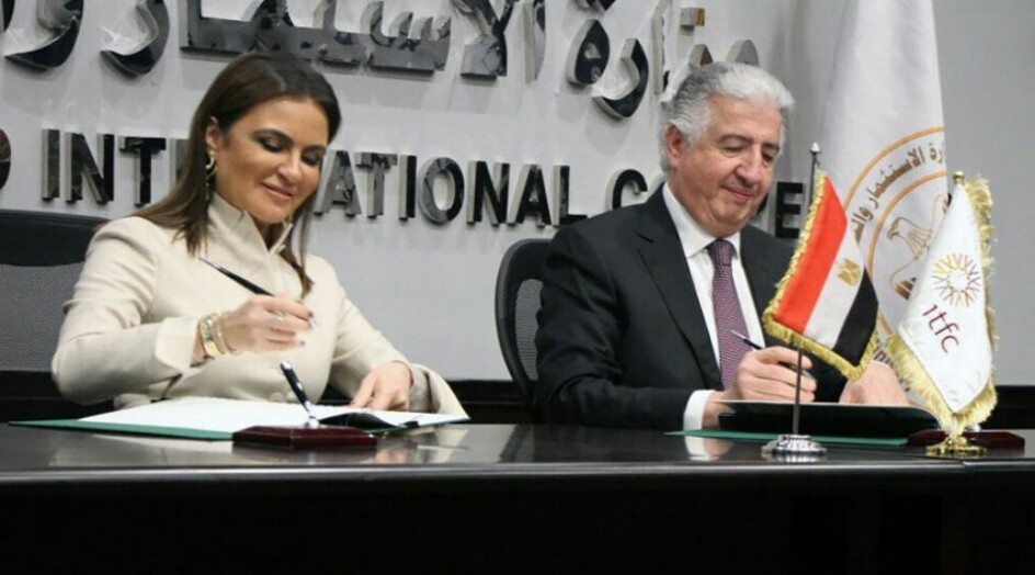 مصر توقع اتفاقية بمليارات الدولارات لتغطية احتياجات مواطنيها