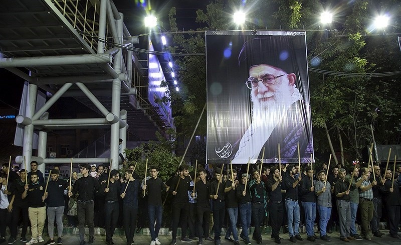 بالصور .. هكذا يحيي أبناء تبريز عاشوراء الحسين عليه السلام