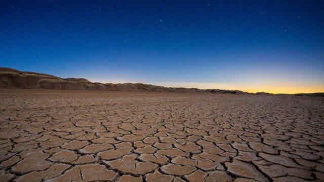 صحراء إيشتهارد وتلالها .. جمال يسر الناظرين..!