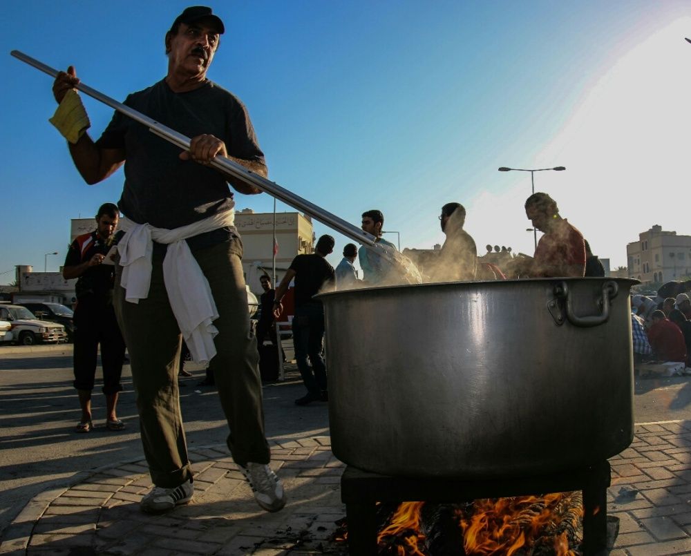 السلطات السعودية تمنع موائد الإمام الحسين (ع) في القطيف