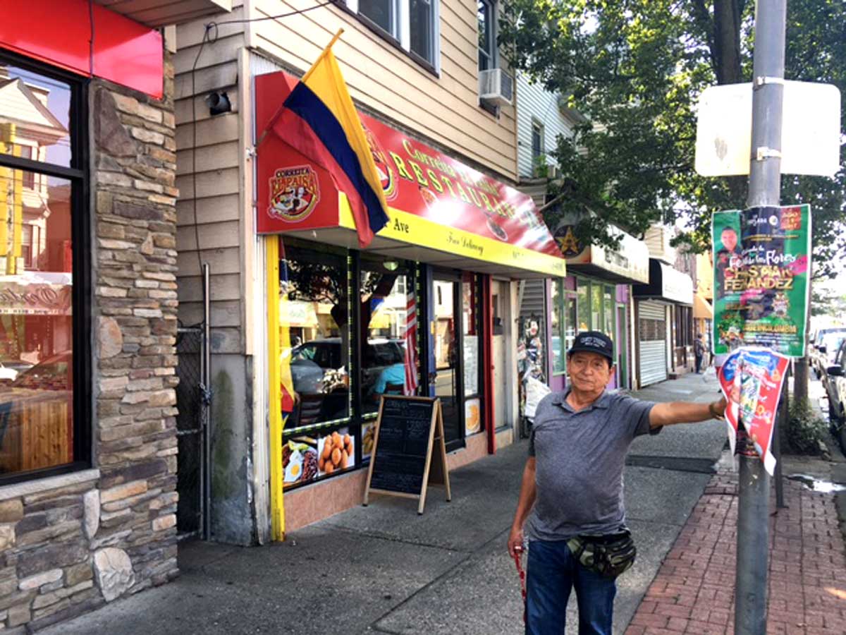 متجر يصرف 8 عمّال بسبب بيعهم لزبون واحد