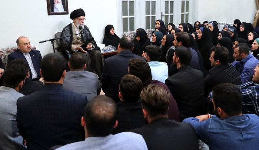 قائد الثورة : سنعاقب بشدة من يقف وراء حادث اهواز الإرهابي