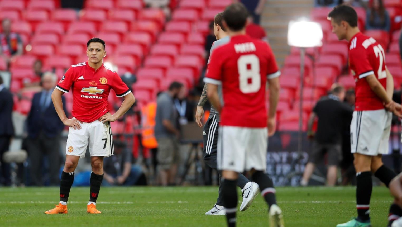 يونايتد يودع كأس الرابطة بشكل مفاجئ أمام ديربي