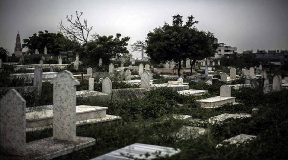 شاهد...قبراً يتحول إلى شاشة آيفون!