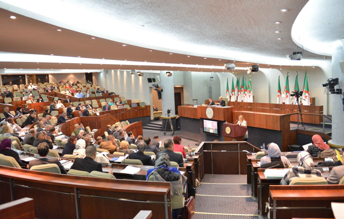المجلس الشعبي الوطني في الجزائر يجمد نشاطاته البرلمانية