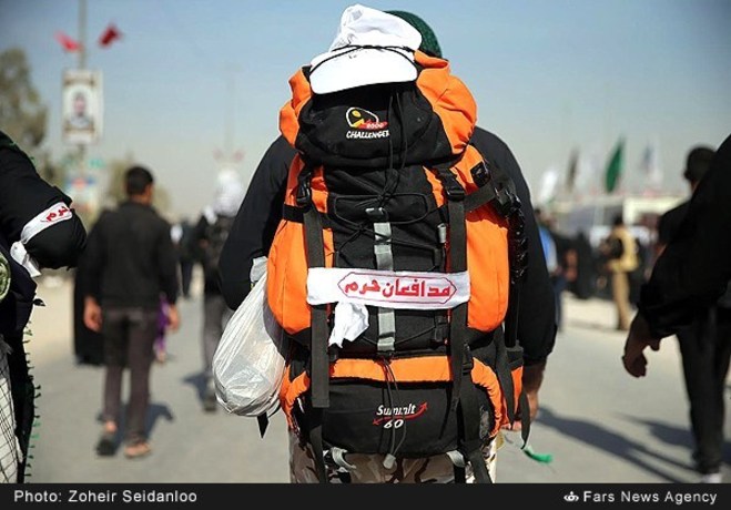 زائران پیاده‌روی اربعین کوله‌پشتی خود را چگونه ببندند+عکس