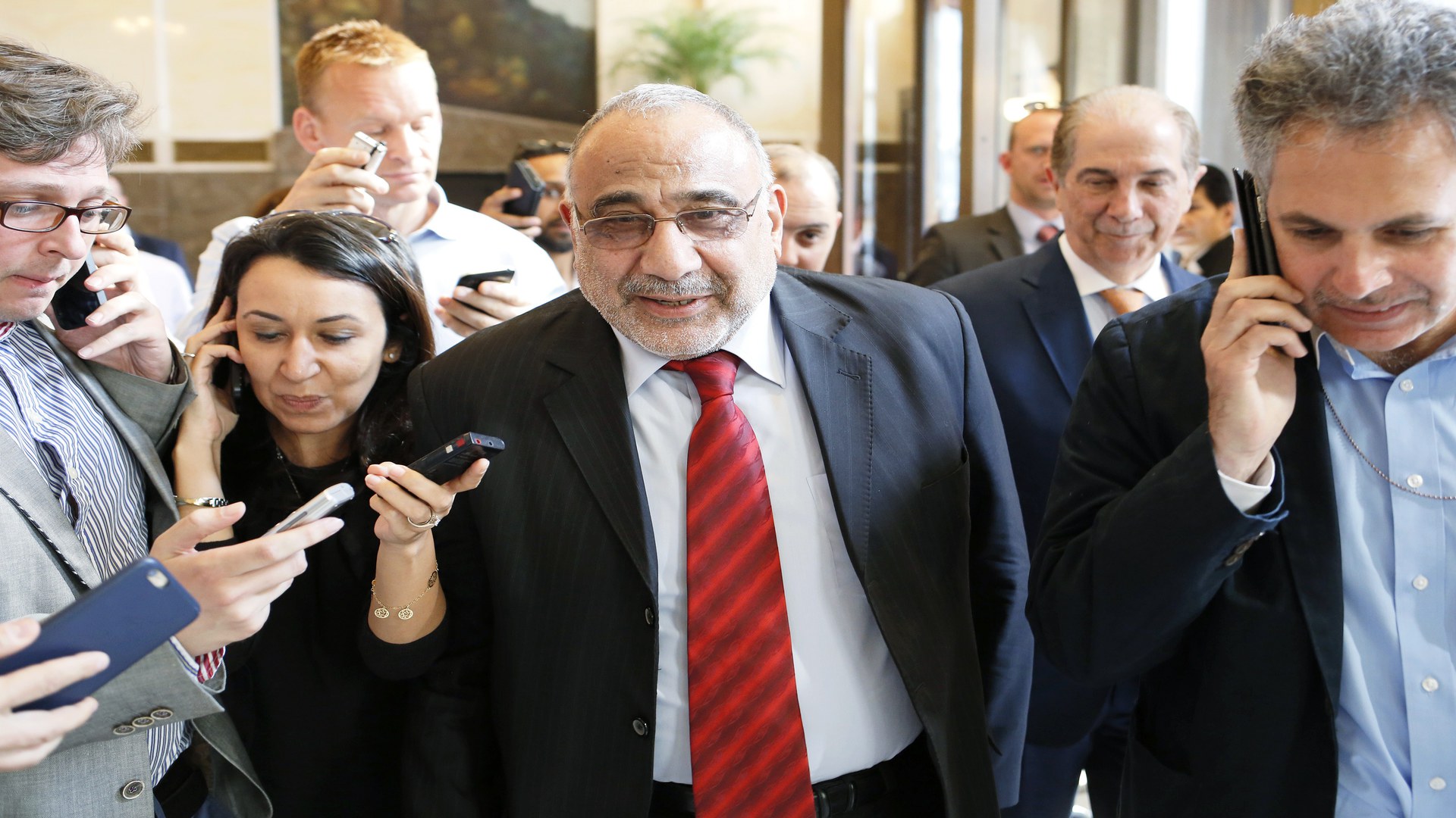 العراق .. عبد المهدي يبدأ بتسلم الاسماء المرشحة لشغل المناصب الوزارية