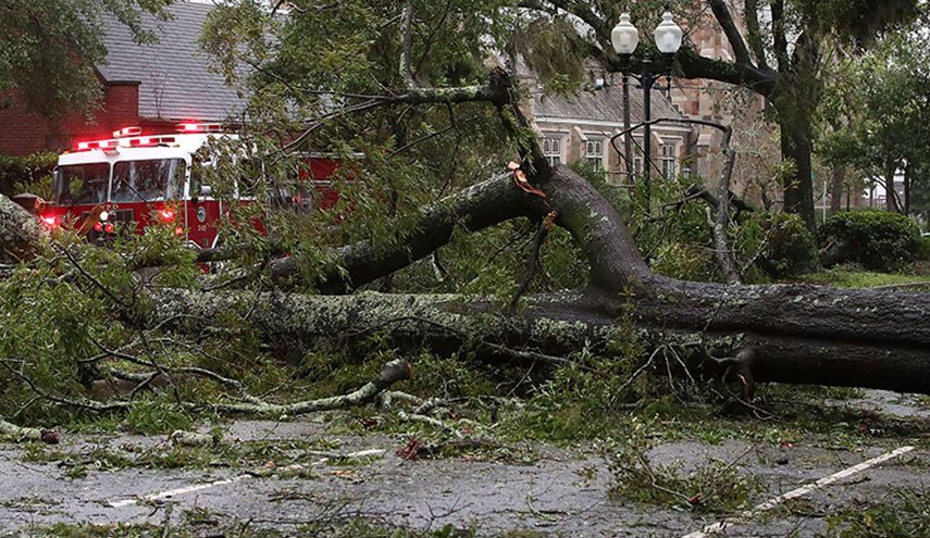 إعصار عاتٍ يدمر قاعدة جوية امريكية في فلوريدا