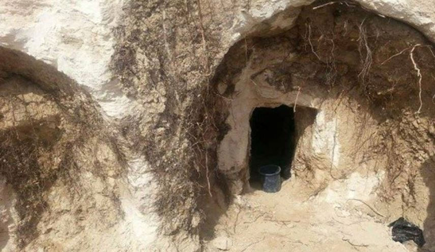 هربا من دفع ديونهما بالاختباء في مغارة!