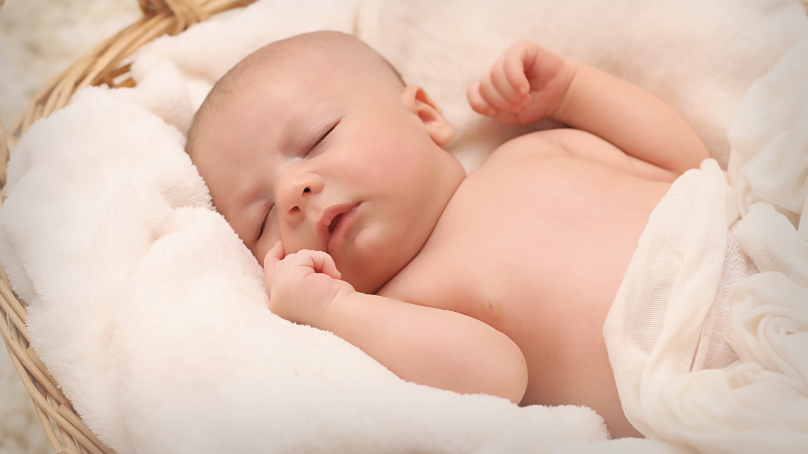 احذروا من إعطاء الماء للأطفال الرضع!