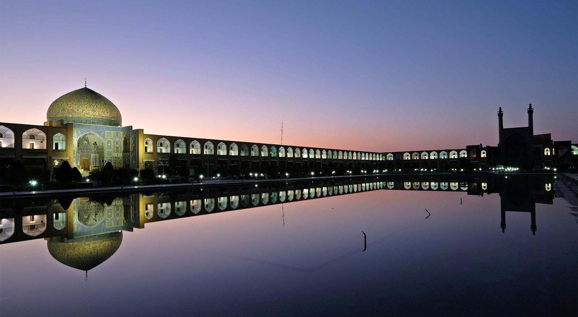 ميدان "نقش جهان" جنة طبيعية على أرض إيران