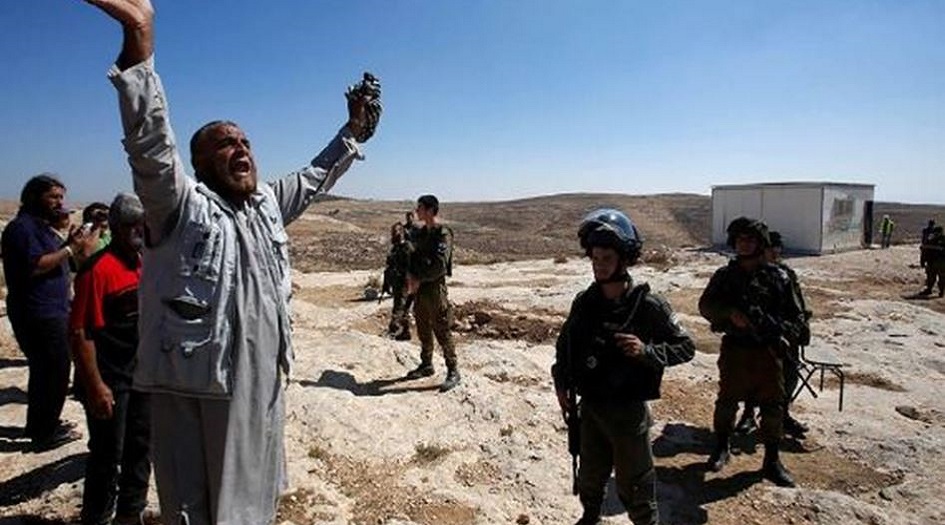 بحجة القاء الحجارة ....الاحتلال يغلق مدرسة في الضفة